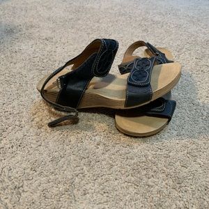 Clark’s bendable women’s size 6 wedge
